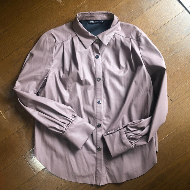 ZARA(ザラ)のZARA レザー風シャツ レディースのトップス(シャツ/ブラウス(長袖/七分))の商品写真