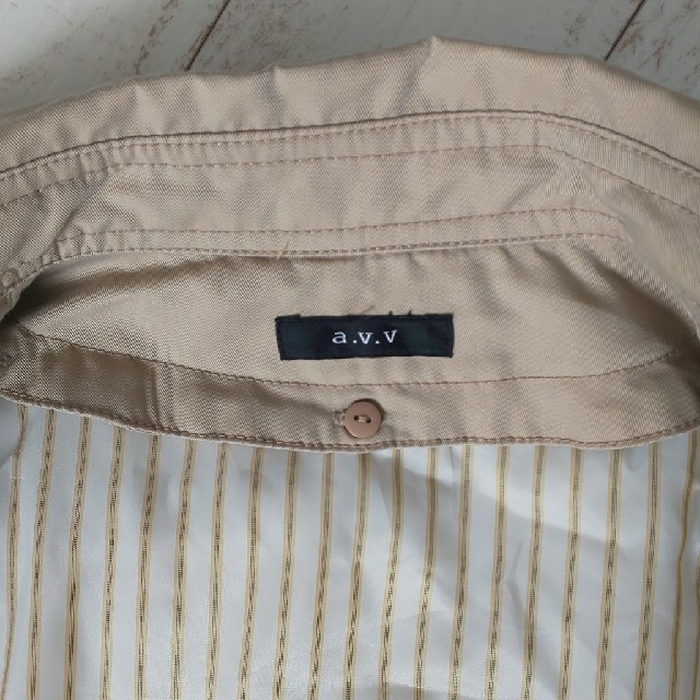 a.v.v(アーヴェヴェ)のa.v.vトレンチコート ベージュ レディースのジャケット/アウター(トレンチコート)の商品写真