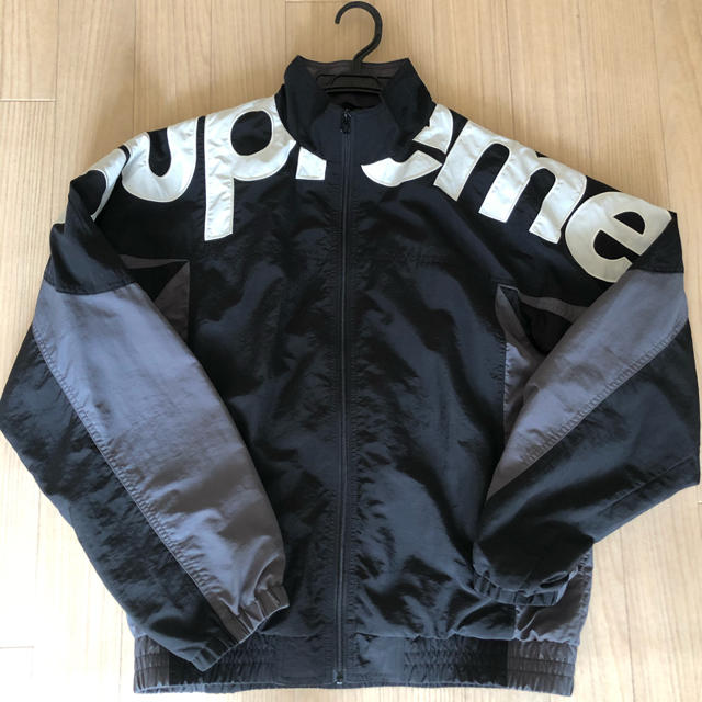 Supreme(シュプリーム)のSupreme Shoulder Logo Track Jacket ブラックM メンズのジャケット/アウター(ナイロンジャケット)の商品写真