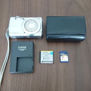 フジフイルム(富士フイルム)の【中古・美品】FinePix F100fd お手軽セット【すぐ使える】(コンパクトデジタルカメラ)