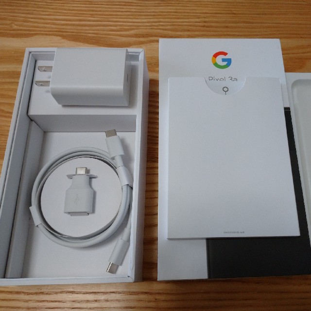 Google Pixel 3a 64GB、純正ケース(ブラック) 1