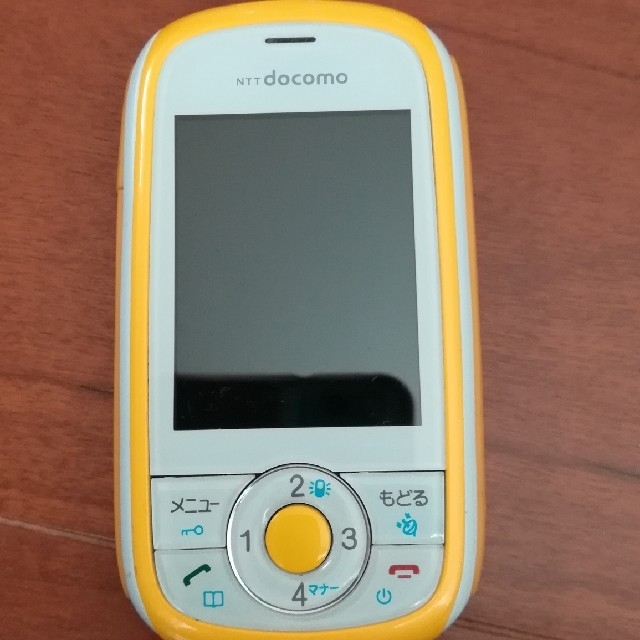 NTTdocomo(エヌティティドコモ)のpetit様専用　キッズ携帯　イエロー スマホ/家電/カメラのスマートフォン/携帯電話(携帯電話本体)の商品写真