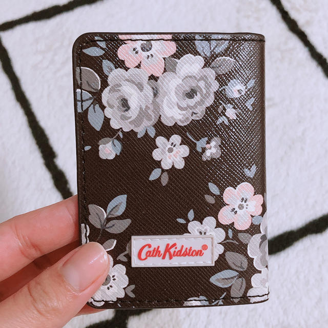 Cath Kidston(キャスキッドソン)のcath kidston カードケース レディースのファッション小物(パスケース/IDカードホルダー)の商品写真