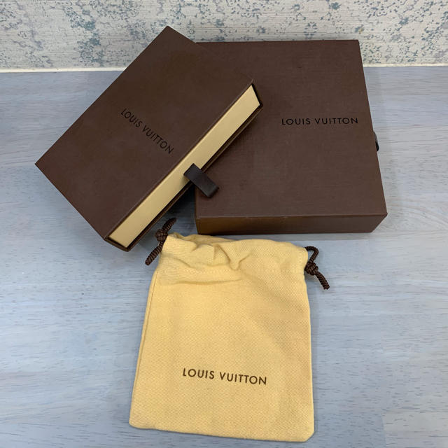 LOUIS VUITTON(ルイヴィトン)のルイヴィトン　空箱　2点セット＋カバー巾着 レディースのバッグ(ショップ袋)の商品写真