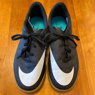 ナイキ(NIKE)のナイキ　フットサルシューズ　黒　23.5(シューズ)