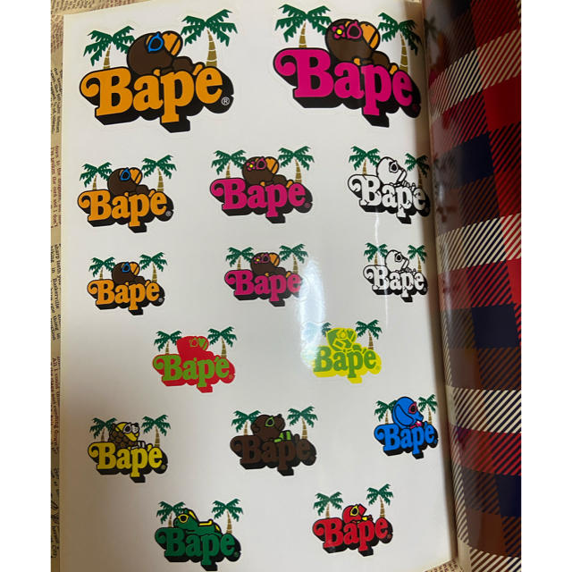 A BATHING APE(アベイシングエイプ)のA BATHING APE 2008 エイプ ムック本 ステッカー 廃盤 付録無 エンタメ/ホビーの雑誌(ファッション)の商品写真