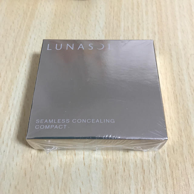 LUNASOL(ルナソル)の新品！ルナソル　シームレスシーリングコンパクト コスメ/美容のベースメイク/化粧品(コンシーラー)の商品写真