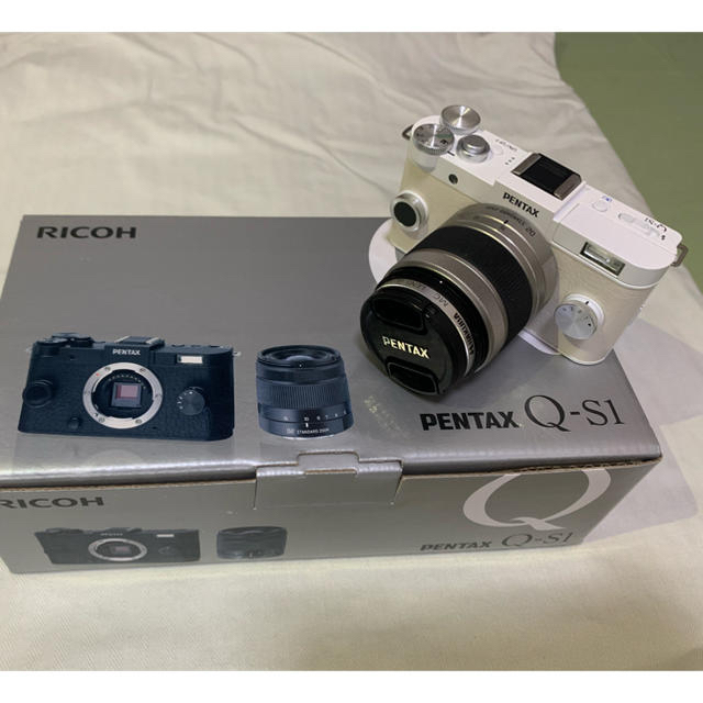 PENTAX(ペンタックス)の【hiroty77様専用】PENTAX Q-S1 ズームレンズキット（ホワイト） スマホ/家電/カメラのカメラ(ミラーレス一眼)の商品写真