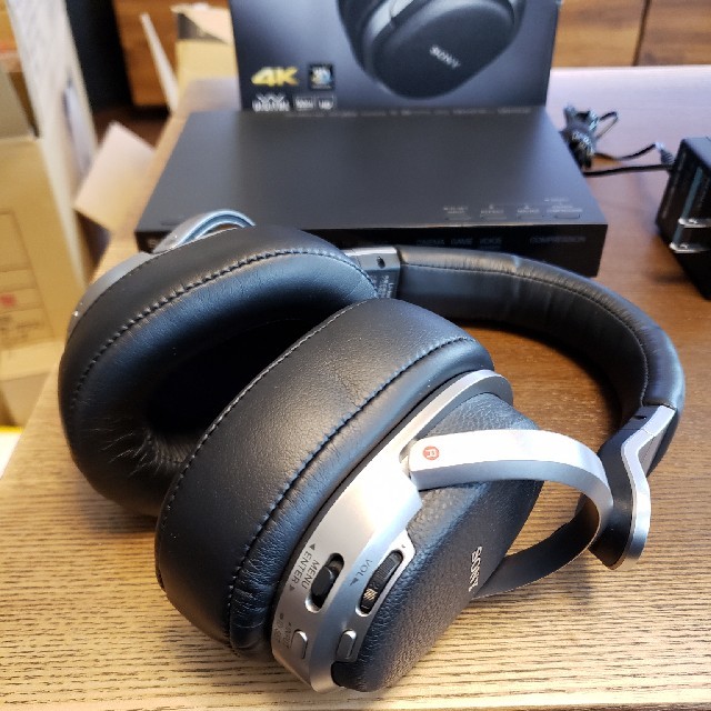 ヘッドフォン/イヤフォン【美品】SONY
MDR-HW700DS サラウンドヘッドホンシステム