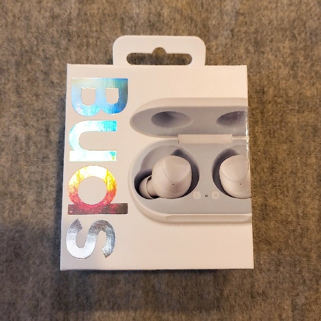 Galaxy(ギャラクシー)のGalaxy  buds  ワイヤレスイヤホン  新品未使用未開封 スマホ/家電/カメラのオーディオ機器(ヘッドフォン/イヤフォン)の商品写真