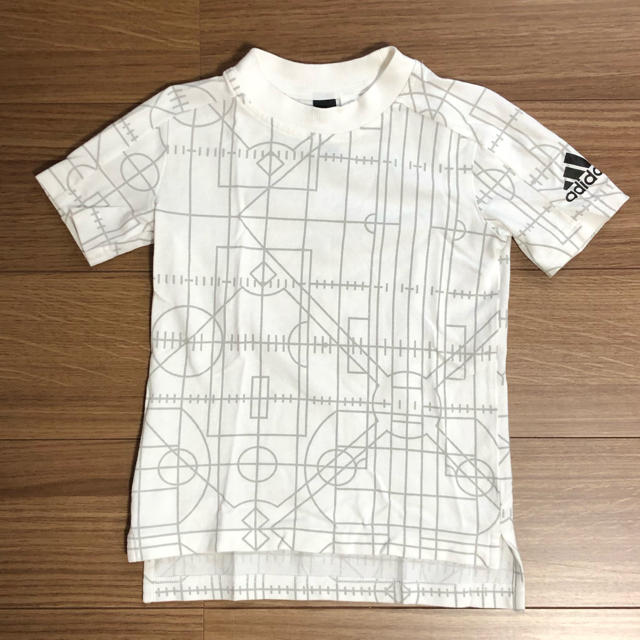 adidas(アディダス)のアディダス　Tシャツ　キッズ キッズ/ベビー/マタニティのキッズ服男の子用(90cm~)(Tシャツ/カットソー)の商品写真