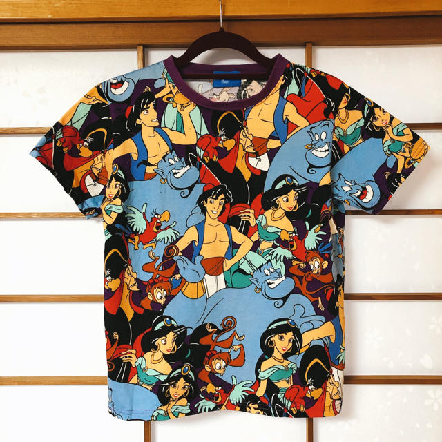 Disney(ディズニー)のディズニー アラジン総柄Tシャツ キッズ/ベビー/マタニティのキッズ服女の子用(90cm~)(Tシャツ/カットソー)の商品写真