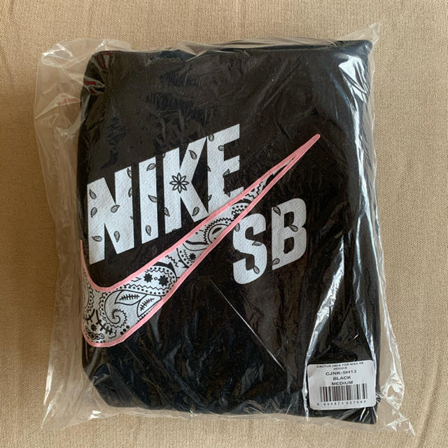 travis scott nike sb パーカー　M