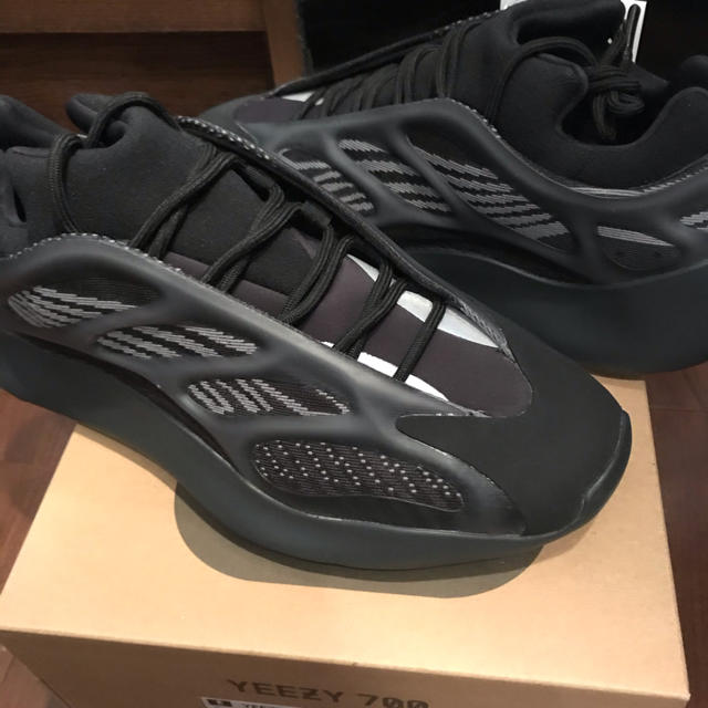 adidas(アディダス)の28.5cm ADIDAS YEEZY 700 V3 "ALVAH" BLACK メンズの靴/シューズ(スニーカー)の商品写真