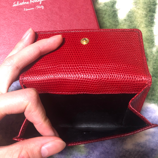 Salvatore Ferragamo(サルヴァトーレフェラガモ)の大幅値下げ！！！フェラガモの折り財布 レディースのファッション小物(財布)の商品写真