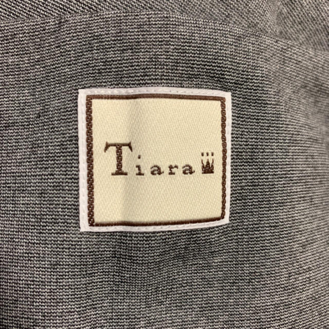 tiara(ティアラ)の【クリーニング済】ティアラ グレー色 スカート レディースのスカート(ミニスカート)の商品写真