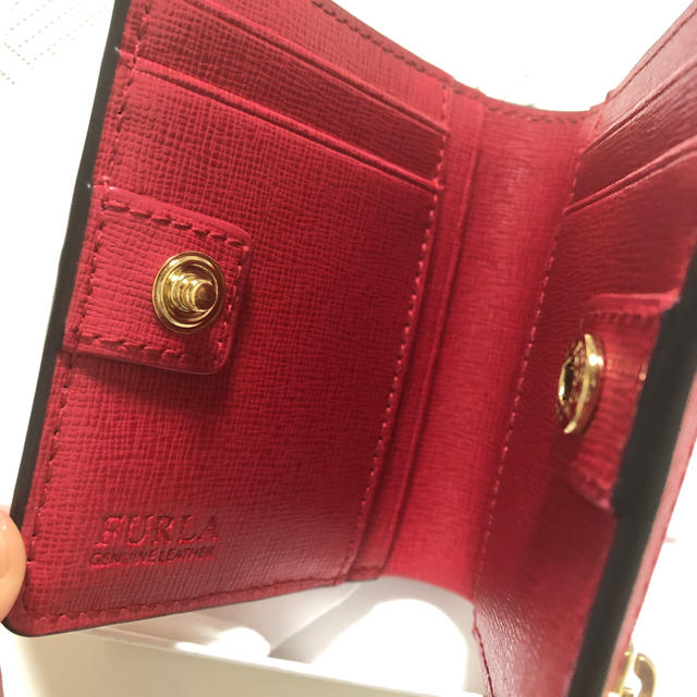 Furla(フルラ)の仮aiaiさま【お値下げ中！】FURLAフルラ　ミニ財布　二つ折り　赤　レッド レディースのファッション小物(財布)の商品写真