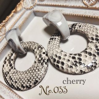 パイソン×ホワイトピアス♡(ピアス)