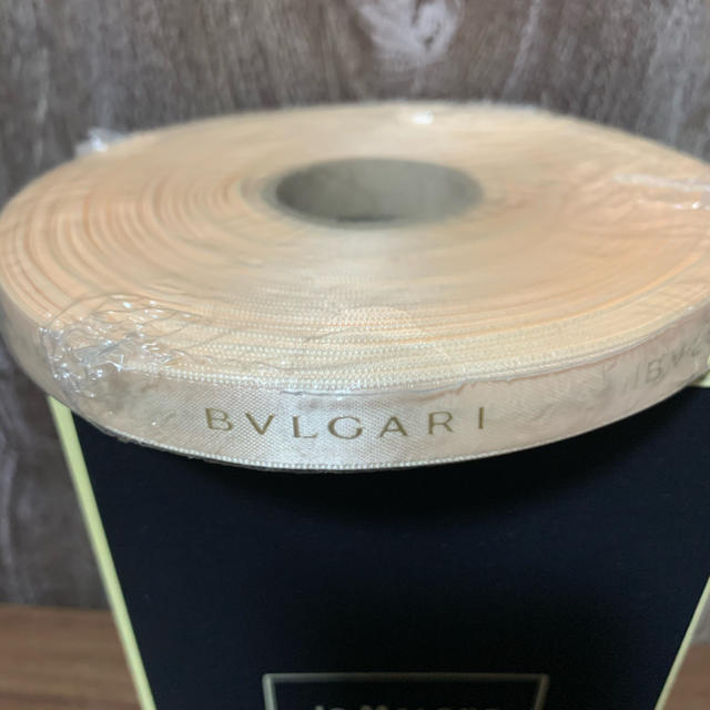 BVLGARI(ブルガリ)のブルガリ　リボン　新品　ロール　ピンクベージュ レディースのファッション小物(その他)の商品写真