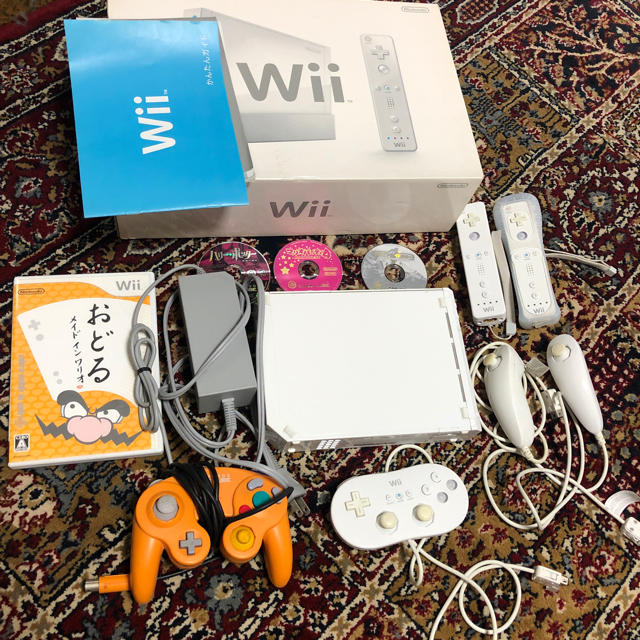 Wii(ウィー)のニンテンドー wii コントーラーのみ エンタメ/ホビーのゲームソフト/ゲーム機本体(家庭用ゲーム機本体)の商品写真