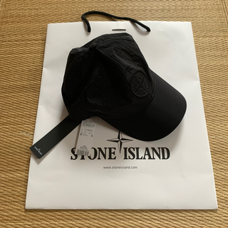 ストーンアイランド(STONE ISLAND)の(交渉OK)Stone Island metal black キャップ(キャップ)