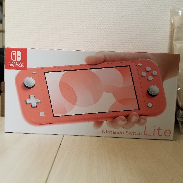 Nintendo Switch(ニンテンドースイッチ)のNintendo Switch LITE コーラル ＆ あつまれどうぶつの森 エンタメ/ホビーのゲームソフト/ゲーム機本体(携帯用ゲーム機本体)の商品写真