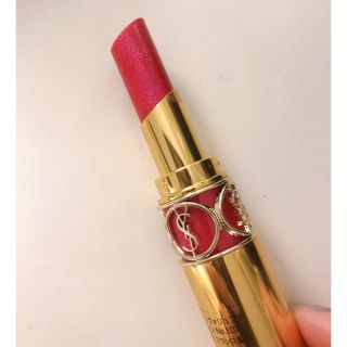 イヴサンローランボーテ(Yves Saint Laurent Beaute)の【限定色】イヴ・サンローラン　ルージュ　ヴォリュプテシャイン　No.107(口紅)