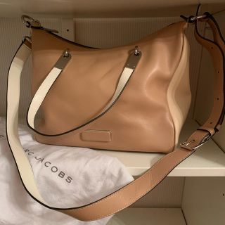 マークバイマークジェイコブス(MARC BY MARC JACOBS)のMarc Jacobs ほぼ新品 / ピンク バッグ / マークジェイコブス(ショルダーバッグ)