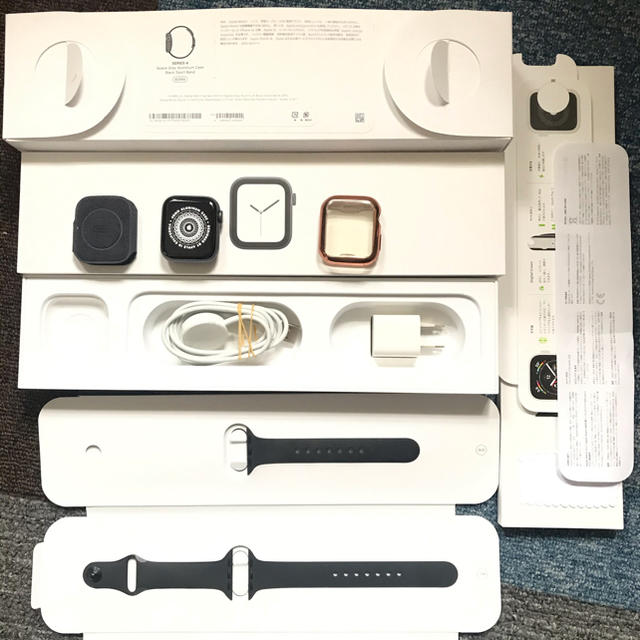 Apple(アップル)のApple Watch SERIES4 40MM スペースグレイ　ロック解除不可 スマホ/家電/カメラのスマートフォン/携帯電話(その他)の商品写真