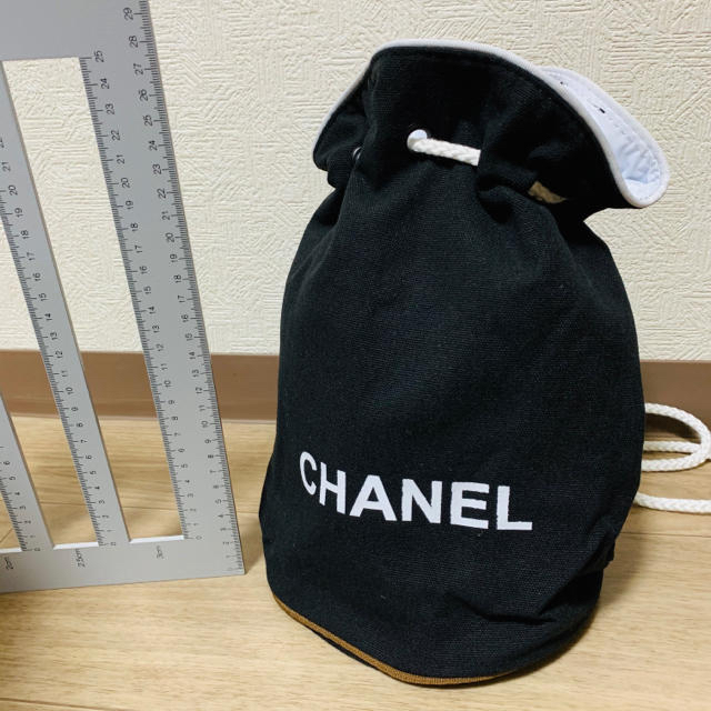 CHANEL - ノベルティ 巾着 プールバッグ (小)シャネルの通販 by ...