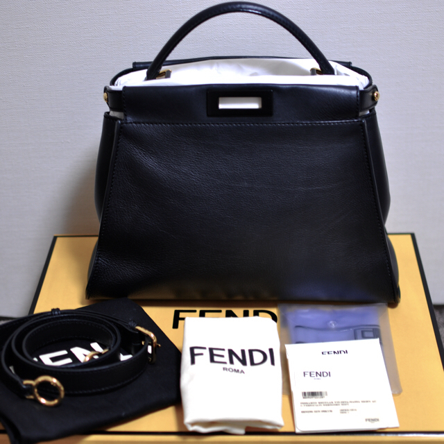 FENDI フェンディ ピーカブー レギュラーサイズ ブラック✖️ゴールド金具