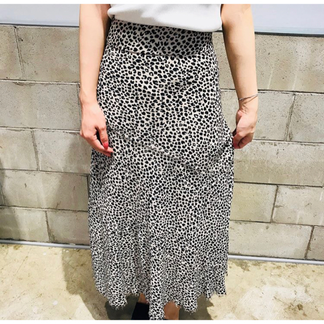 Mila Owen(ミラオーウェン)のミラオーウェン　未使用新品　♡ タチキリデザインフレアスカート　レオパード レディースのスカート(ロングスカート)の商品写真