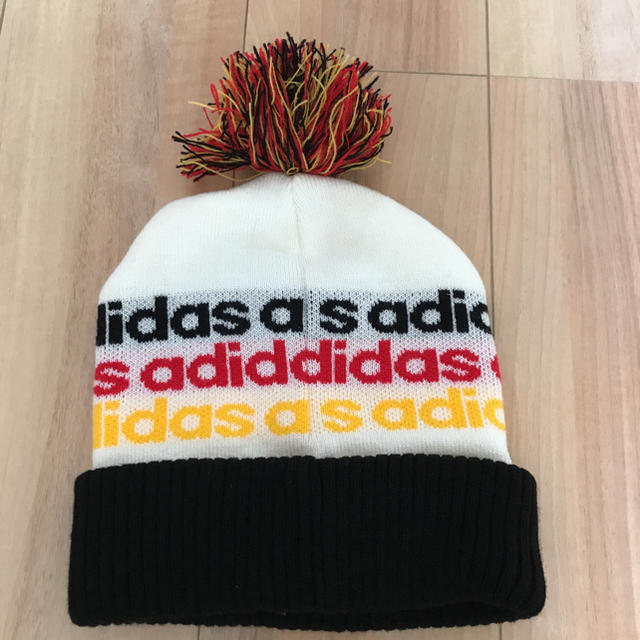 adidas(アディダス)のアディダス　ニットキャップ レディースの帽子(ニット帽/ビーニー)の商品写真