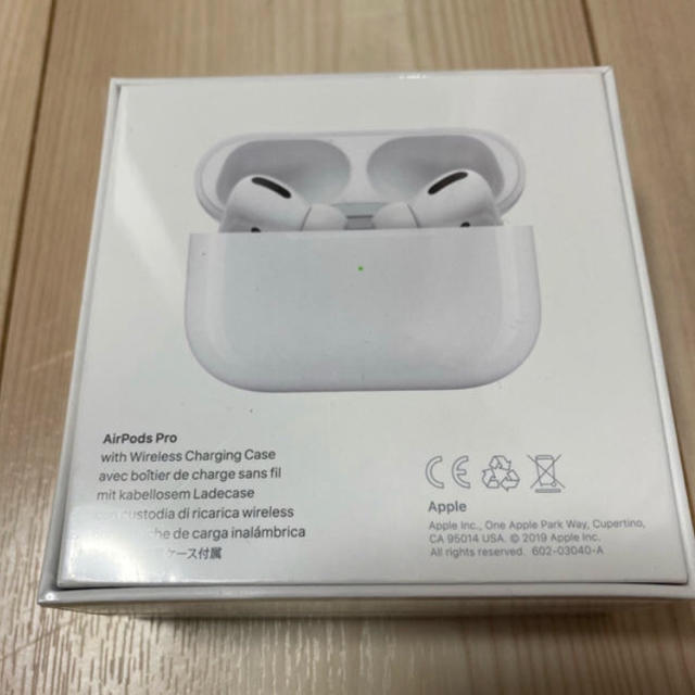 Apple(アップル)の【新品未開封】Airpods pro スマホ/家電/カメラのオーディオ機器(ヘッドフォン/イヤフォン)の商品写真