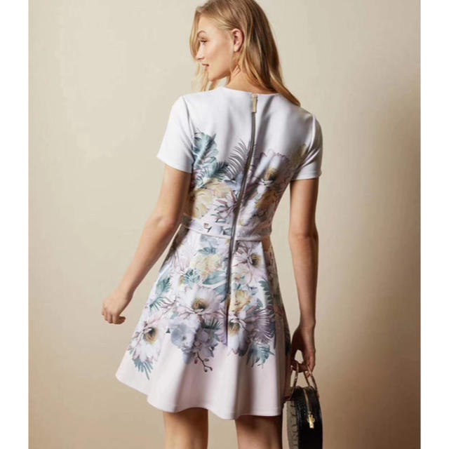 ❤️Ted baker  2020新作　ワンピース