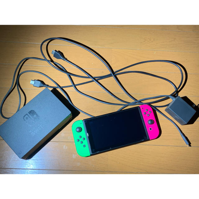 Nintendo Switch(ニンテンドースイッチ)の任天堂スイッチ ネオン　中古 エンタメ/ホビーのゲームソフト/ゲーム機本体(家庭用ゲーム機本体)の商品写真