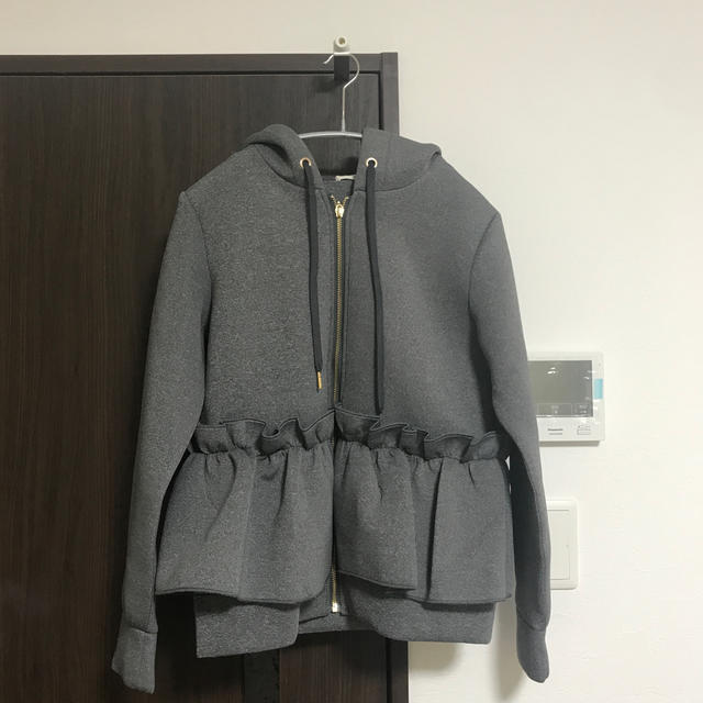 ZARA(ザラ)の☆ボンディング フリル パーカー☆ my clozette風 レディースのトップス(パーカー)の商品写真