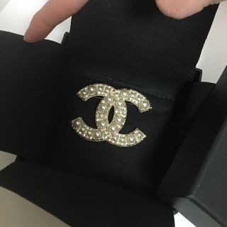 シャネル(CHANEL)の【新品】シャネル　ブローチ(ブローチ/コサージュ)