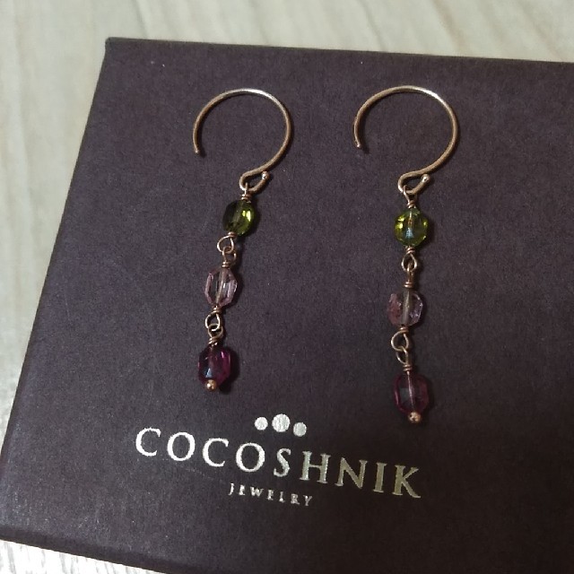 COCOSHNIK(ココシュニック)のCOCOSHNIK ココシュニック 天然石 三連ピアス レディースのアクセサリー(ピアス)の商品写真