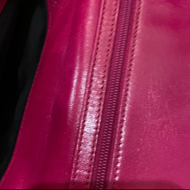 Gianni Versace(ジャンニヴェルサーチ)の未使用GINNI VERSACEゴールドメィデーサxブラックレザーxレッド長財布 メンズのファッション小物(長財布)の商品写真