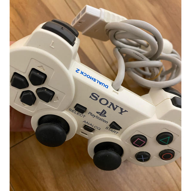 PS2 コントローラー　ホワイト　純正 エンタメ/ホビーのゲームソフト/ゲーム機本体(その他)の商品写真