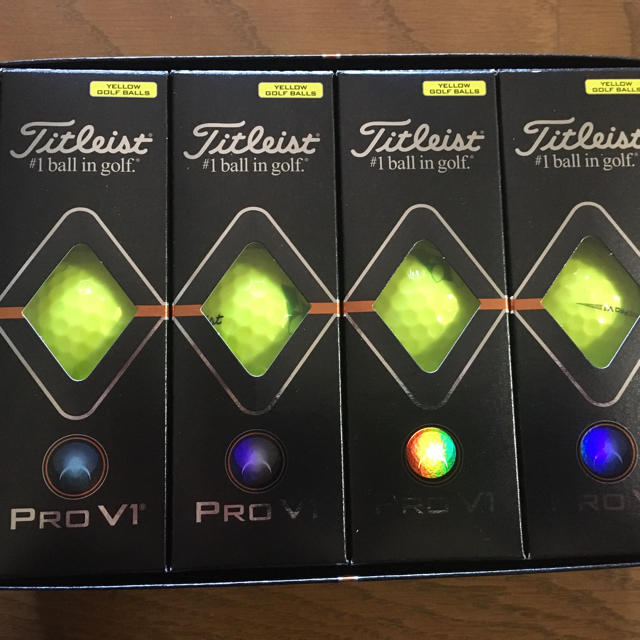 Titleist(タイトリスト)のタイトリスト V1 イエロー 1ダース  スポーツ/アウトドアのゴルフ(その他)の商品写真