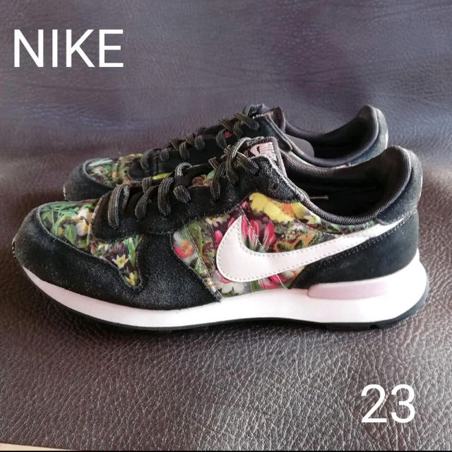 NIKE(ナイキ)のNIKE W INTERNATIONALIST PRM BLACK レディースの靴/シューズ(スニーカー)の商品写真