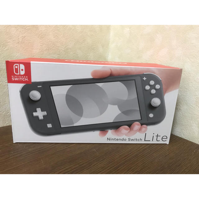 任天堂(ニンテンドウ)のNintendo Switch Liteグレー　新品未開封任天堂スイッチライト エンタメ/ホビーのゲームソフト/ゲーム機本体(家庭用ゲーム機本体)の商品写真