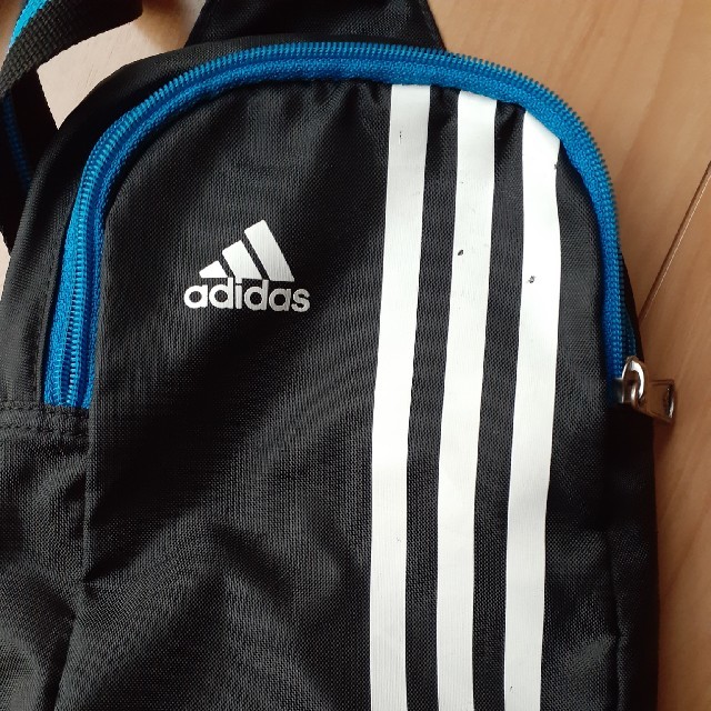 adidas(アディダス)のアディダス　ポーチ キッズ/ベビー/マタニティのこども用バッグ(ポシェット)の商品写真