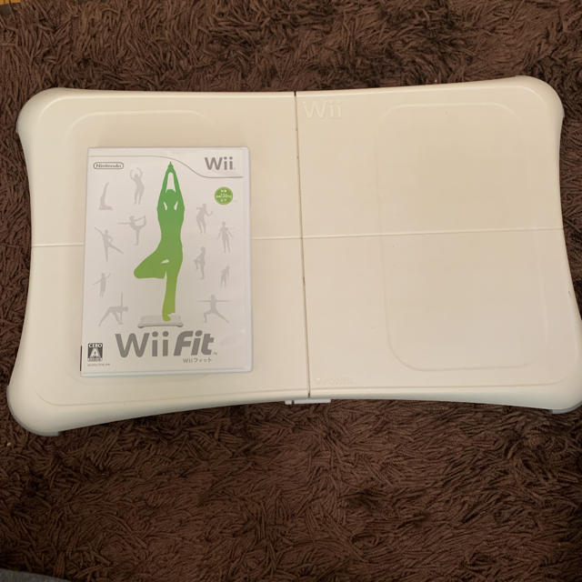 Wii(ウィー)のWii Fit バランスWiiボード　ソフト　セット エンタメ/ホビーのゲームソフト/ゲーム機本体(家庭用ゲームソフト)の商品写真