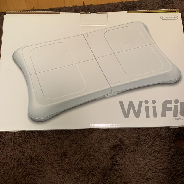 Wii(ウィー)のWii Fit バランスWiiボード　ソフト　セット エンタメ/ホビーのゲームソフト/ゲーム機本体(家庭用ゲームソフト)の商品写真