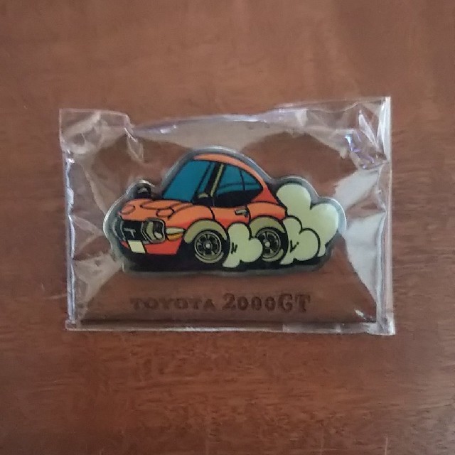 ピンバッチ トヨタ2000GT 2個セット売りのみ エンタメ/ホビーのアニメグッズ(バッジ/ピンバッジ)の商品写真
