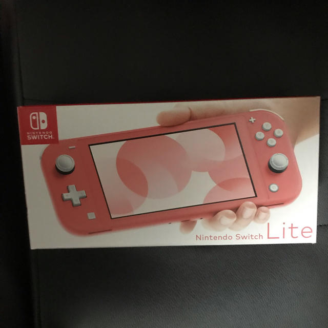 Nintendo Switch(ニンテンドースイッチ)のswitch LITE コーラル エンタメ/ホビーのゲームソフト/ゲーム機本体(携帯用ゲーム機本体)の商品写真