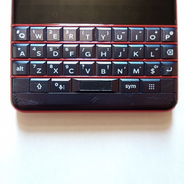 ANDROID(アンドロイド)のBlackBerry key2 le Atomic レッド赤色 スマホ/家電/カメラのスマートフォン/携帯電話(スマートフォン本体)の商品写真